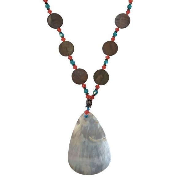 Sea Shell Pendant Beaded Necklace - Picture 3 of 5